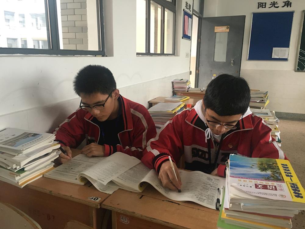 9a4e2ce827c74e3996b921a997b2f612.jpg 9a4e2ce827c74e3996b921a997b2f612.jpg