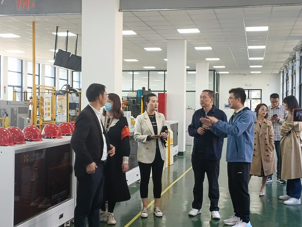 4556d61c3e9d4231aa6a21d9b99b382e.jpg 4556d61c3e9d4231aa6a21d9b99b382e.jpg