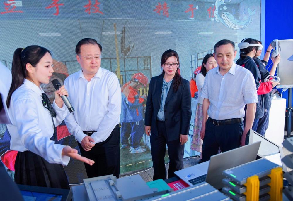 30fda097765440c99ba1f62215f73a64.jpg 30fda097765440c99ba1f62215f73a64.jpg