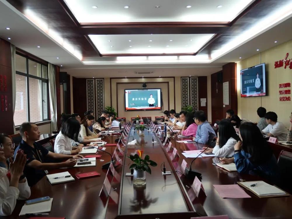 fe5921661f8d41b6b619dbde3c9a428a.jpg fe5921661f8d41b6b619dbde3c9a428a.jpg