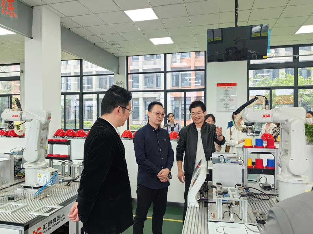 c72580dead2c49bd9b9e4972838fa232.jpg c72580dead2c49bd9b9e4972838fa232.jpg